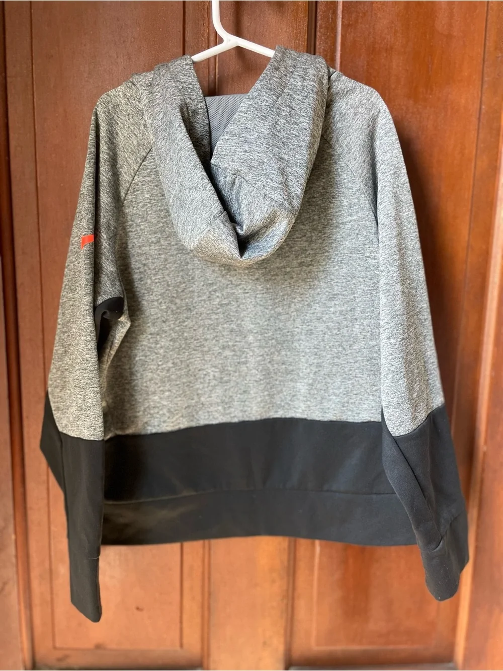 Nike dri fit boys medium gray / black athletic hoodie